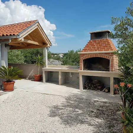 Apartment Kristina Milna (Brac)